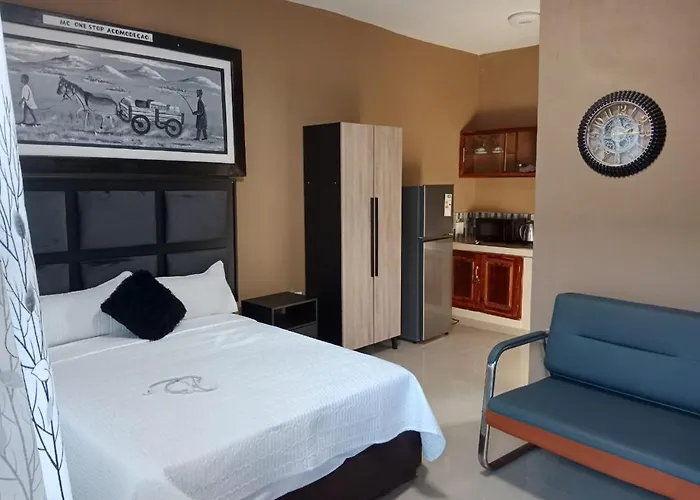 Mc One Stop Road Lounge Hotel